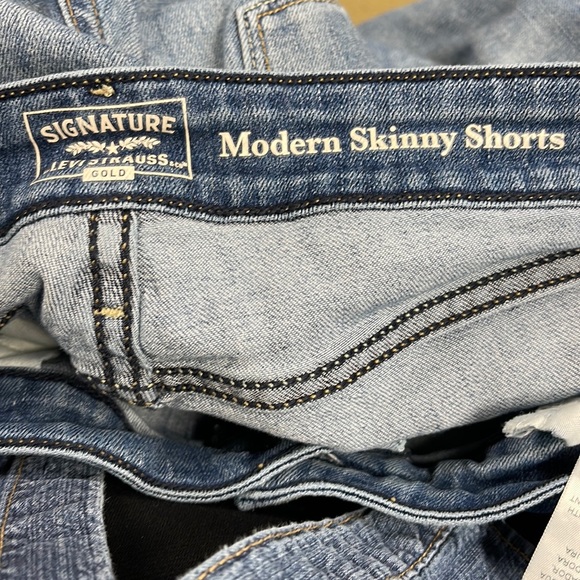 Signature Levi Strauss Bermuda Denim Jean Shorts Size 14 - Picture 4 of 8